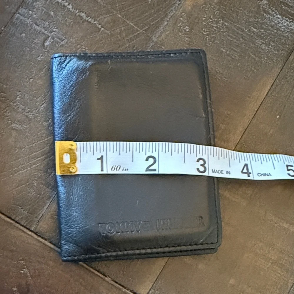 Tommy Hilfiger Sleek Black Card Holder
